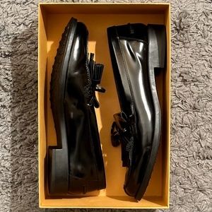 Authentic Tod's “Gomma Ru Laccetto Nappine” black leather Loafers (sz 40) in box